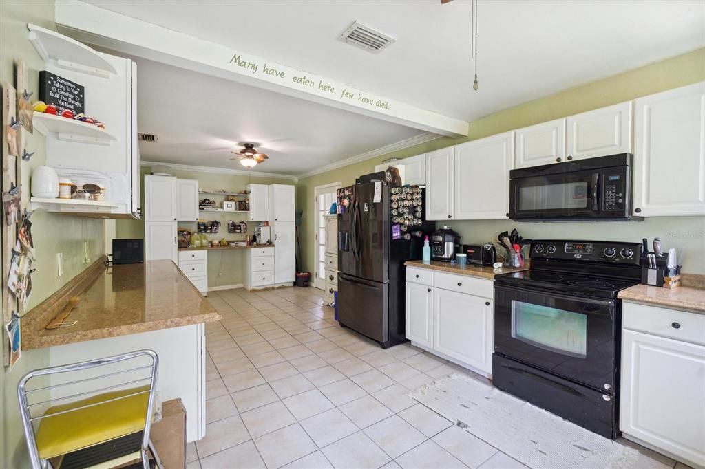 For Sale: $315,000 (3 beds, 3 baths, 1750 Square Feet)