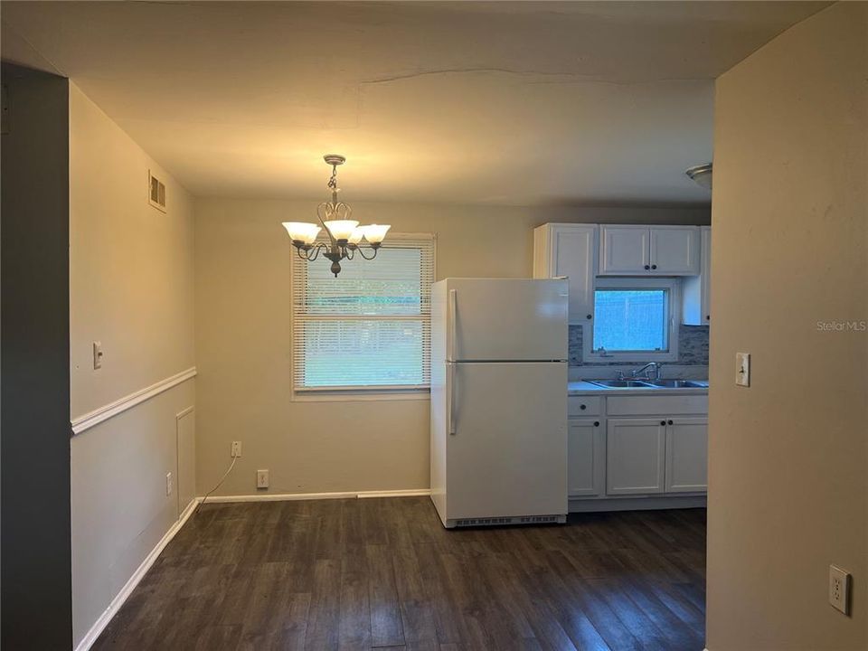 Active With Contract: $1,650 (2 beds, 1 baths, 738 Square Feet)