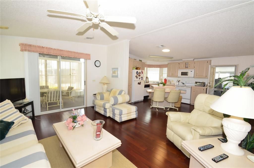 For Sale: $180,000 (2 beds, 2 baths, 1120 Square Feet)