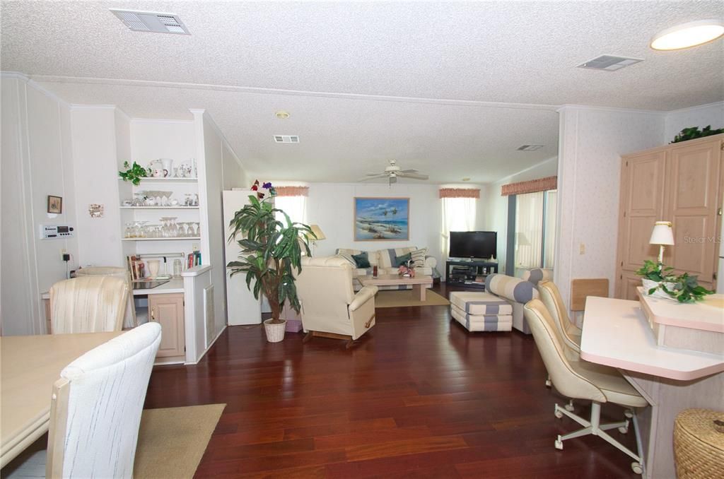 For Sale: $180,000 (2 beds, 2 baths, 1120 Square Feet)