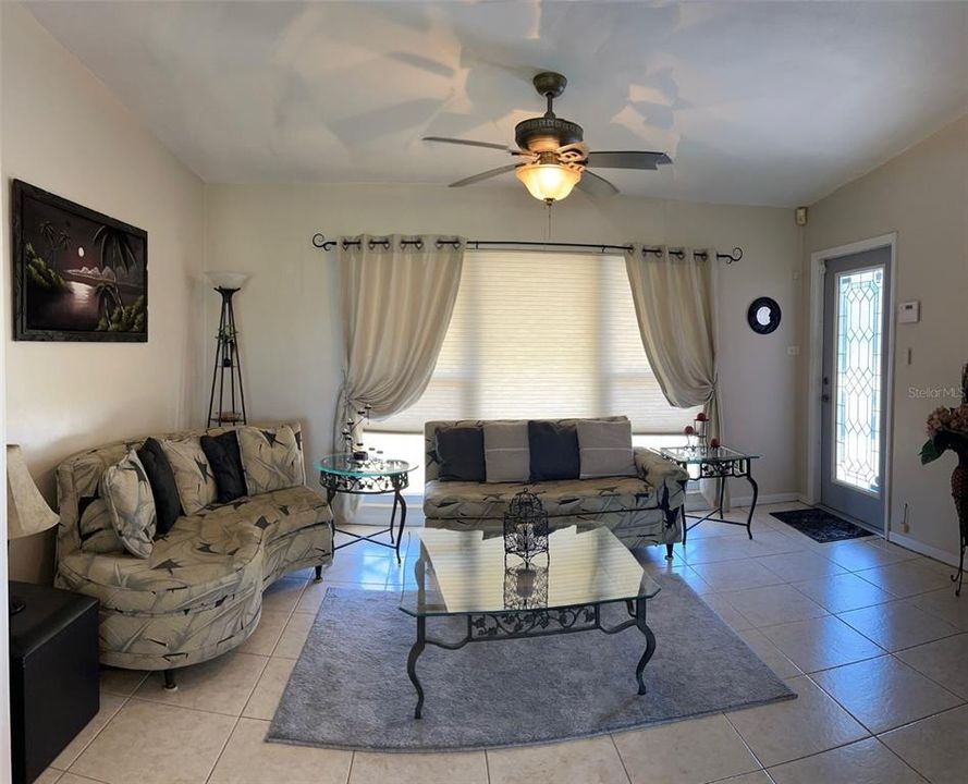 For Sale: $318,000 (3 beds, 2 baths, 1054 Square Feet)