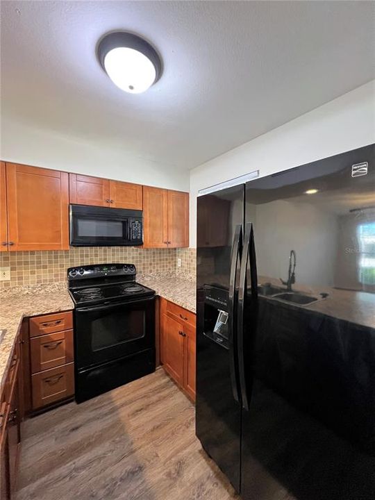 For Rent: $1,700 (2 beds, 1 baths, 896 Square Feet)