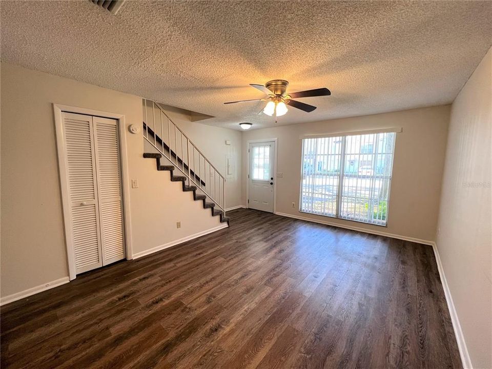 For Rent: $1,700 (2 beds, 1 baths, 896 Square Feet)