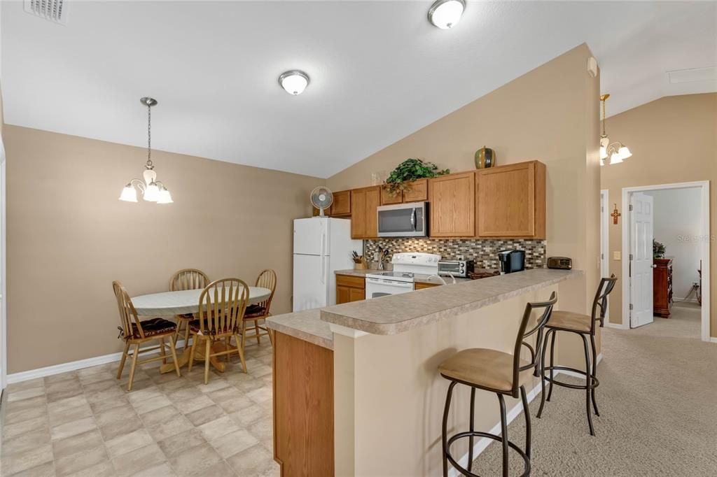 For Sale: $299,999 (2 beds, 2 baths, 1156 Square Feet)