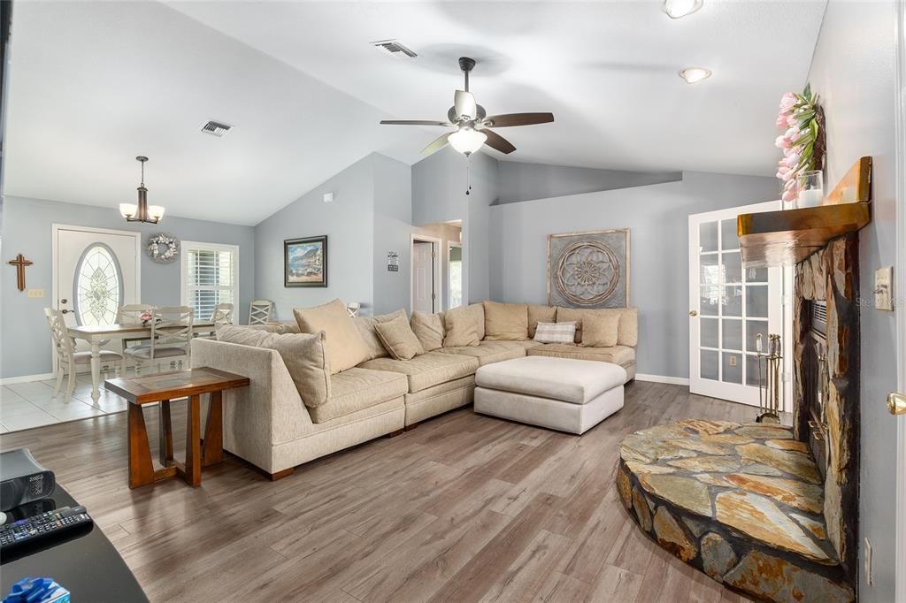 Active With Contract: $535,000 (3 beds, 2 baths, 1792 Square Feet)