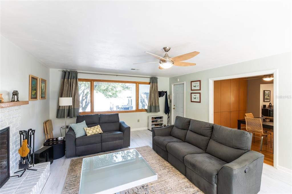 Active With Contract: $439,900 (3 beds, 2 baths, 1936 Square Feet)