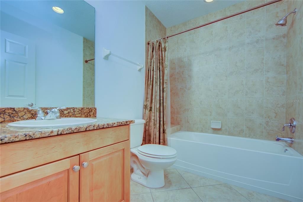 出租: $4,300 (3 贝兹, 3 浴室, 2000 平方英尺)