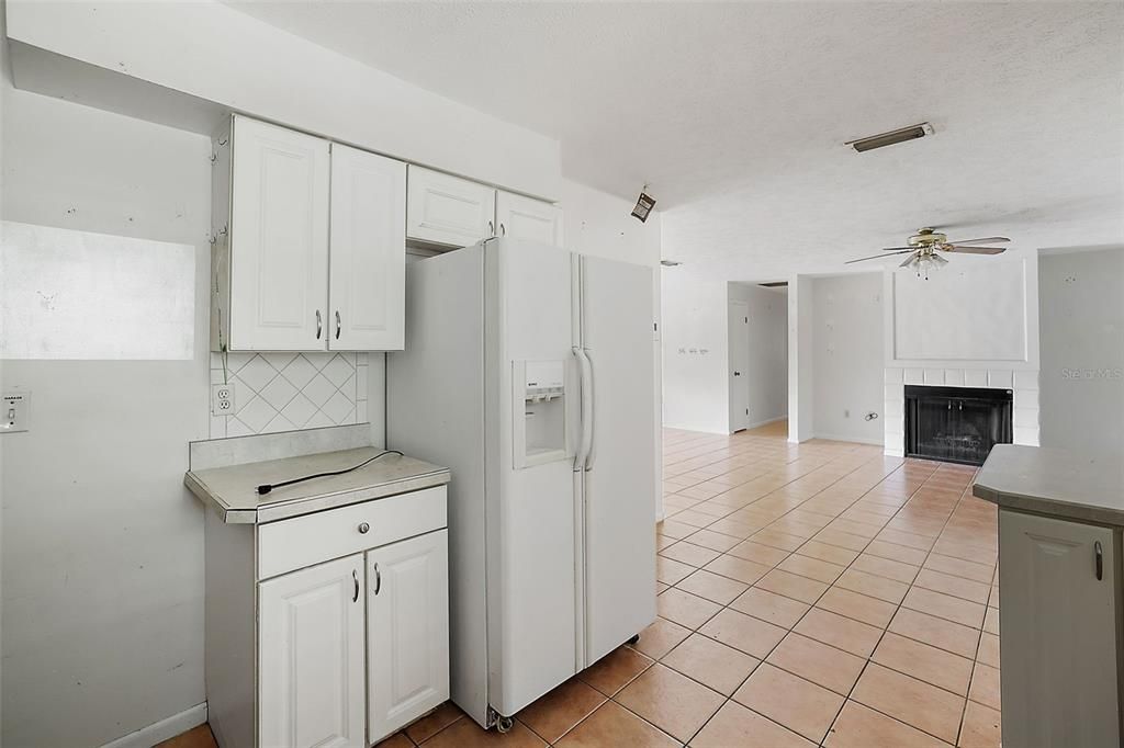 Active With Contract: $169,900 (3 beds, 2 baths, 1559 Square Feet)