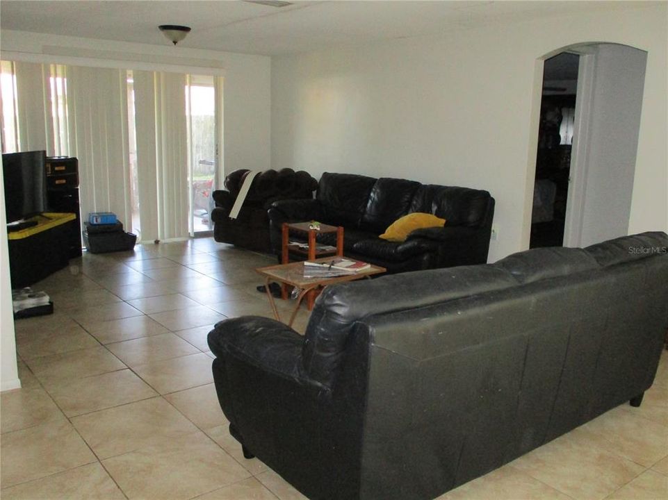For Sale: $229,900 (2 beds, 2 baths, 1442 Square Feet)