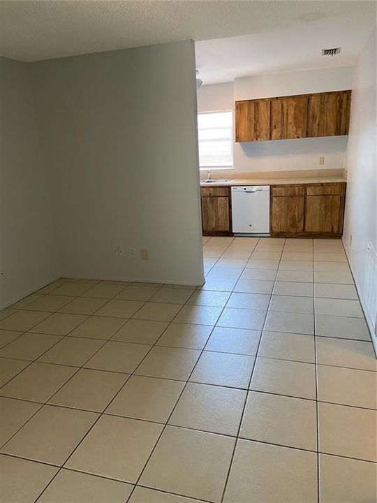 Active With Contract: $1,495 (2 beds, 1 baths, 802 Square Feet)