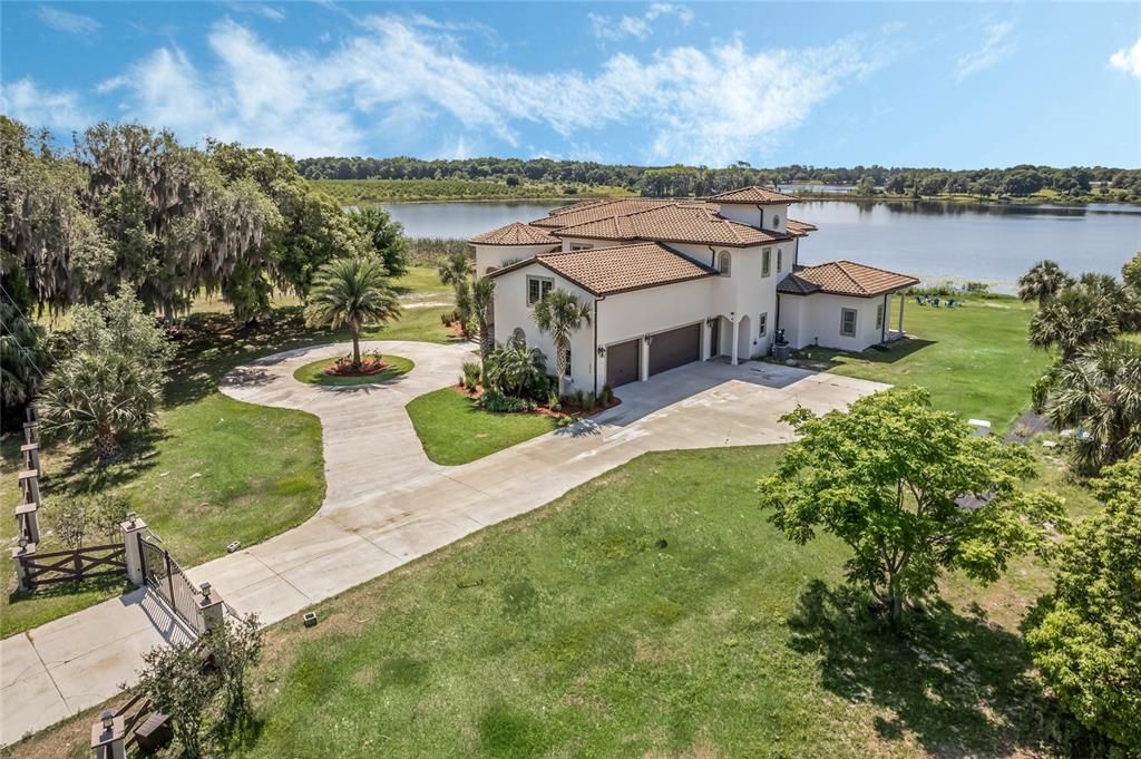 Recently Sold: $1,350,000 (5 beds, 5 baths, 5659 Square Feet)