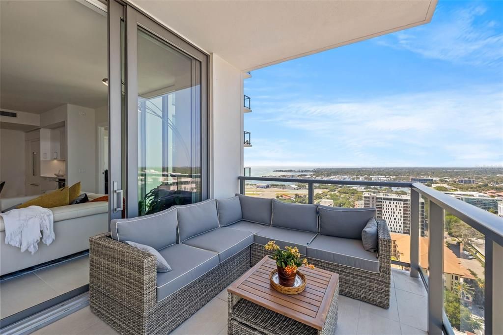 Active With Contract: $1,535,000 (2 beds, 2 baths, 1663 Square Feet)