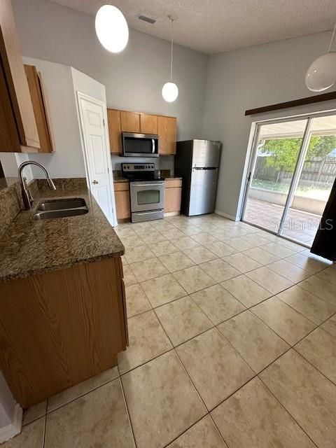 For Rent: $2,000 (3 beds, 2 baths, 1292 Square Feet)