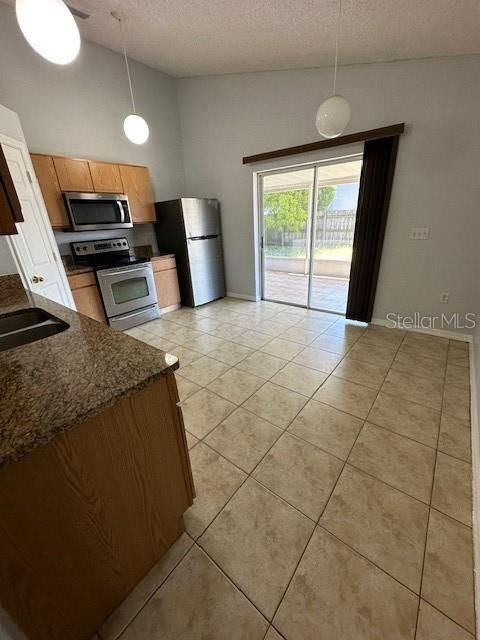 For Rent: $2,000 (3 beds, 2 baths, 1292 Square Feet)