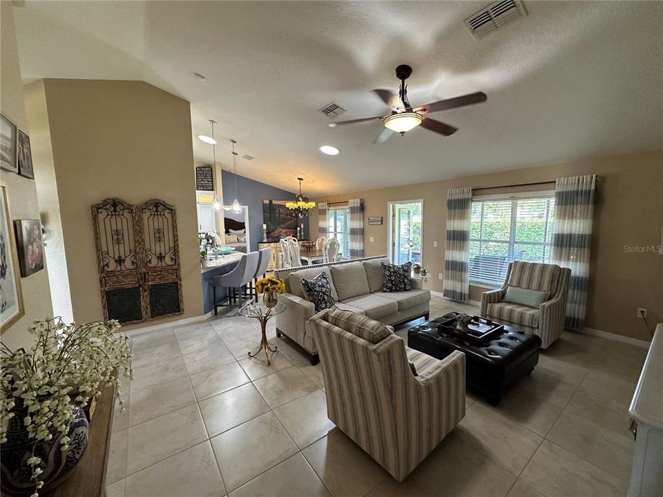 For Sale: $374,900 (4 beds, 2 baths, 1788 Square Feet)