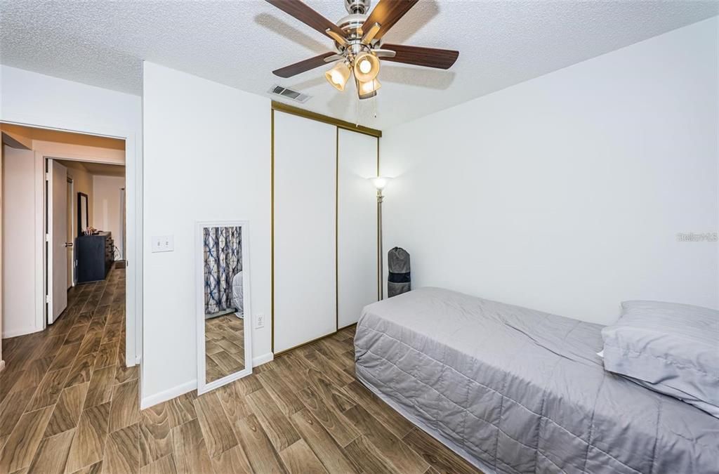 For Sale: $139,000 (2 beds, 1 baths, 835 Square Feet)