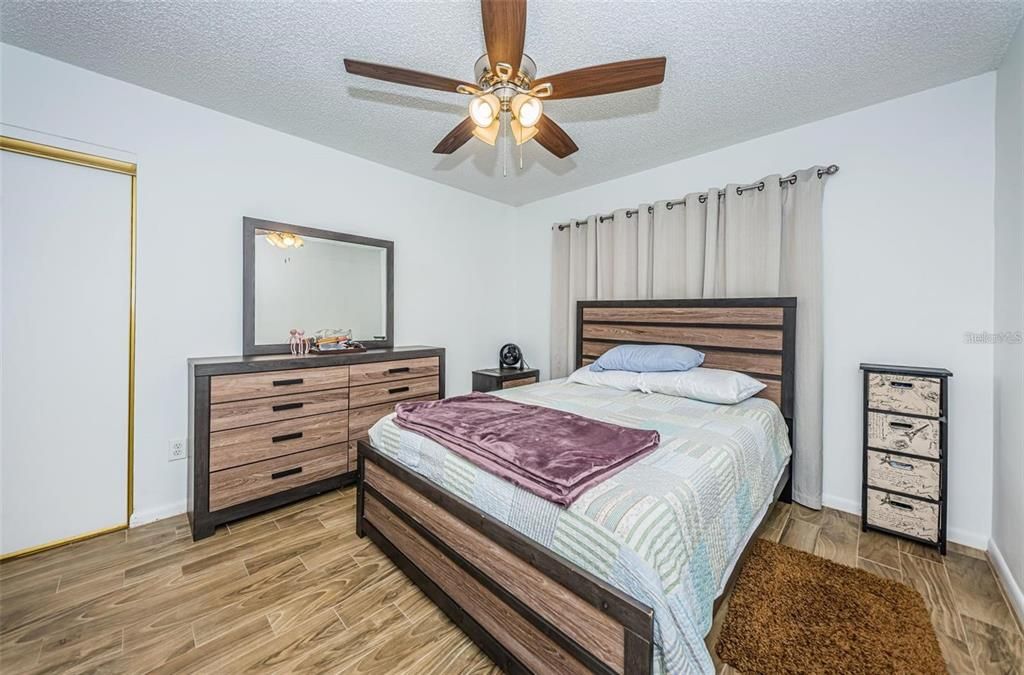 For Sale: $139,000 (2 beds, 1 baths, 835 Square Feet)
