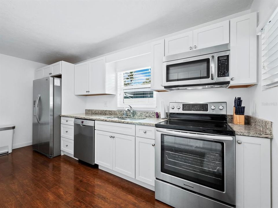 Stainless Steel Appliances and granite counter tops!