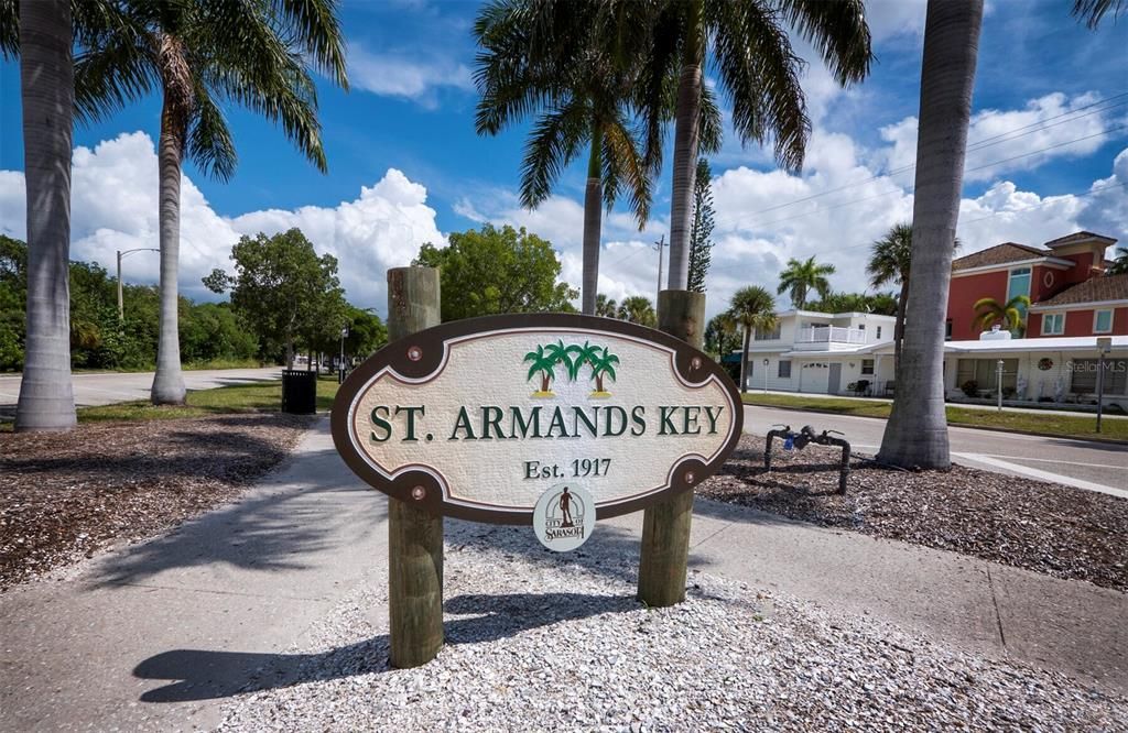 St Armands Key for dining and entertainment!