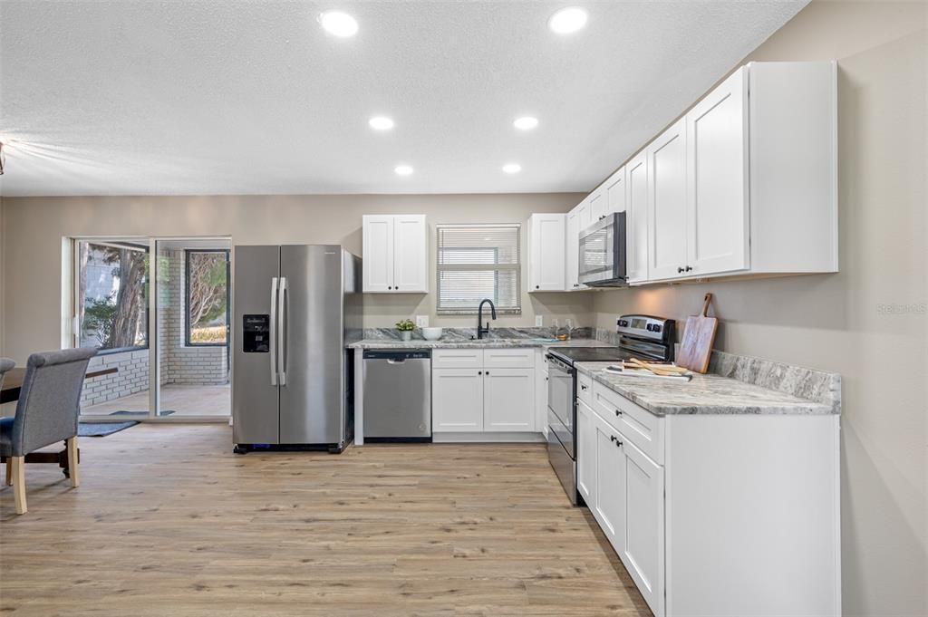 Active With Contract: $359,000 (3 beds, 2 baths, 1417 Square Feet)