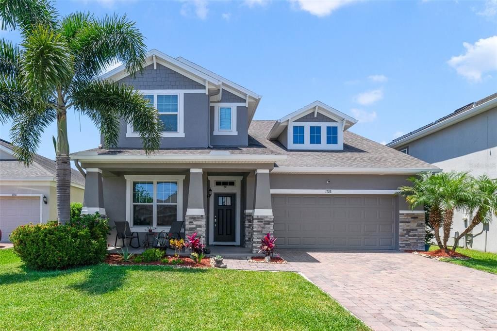 In an ideal location just minutes from Lake Nona, this immaculately maintained home in The Preserve at Turtle Creek has 5-bedrooms (EN-SUITES ON BOTH FLOORS!), 4.5-baths and a bright OPEN CONCEPT ready and waiting for you to make it yours!