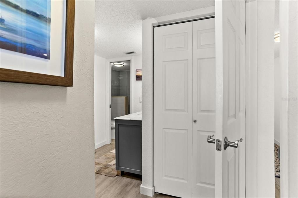 For Sale: $235,000 (1 beds, 1 baths, 790 Square Feet)