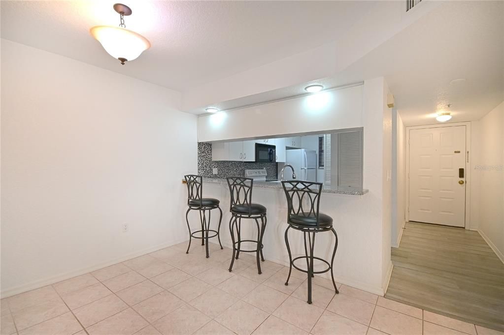 For Sale: $349,900 (2 beds, 2 baths, 1128 Square Feet)