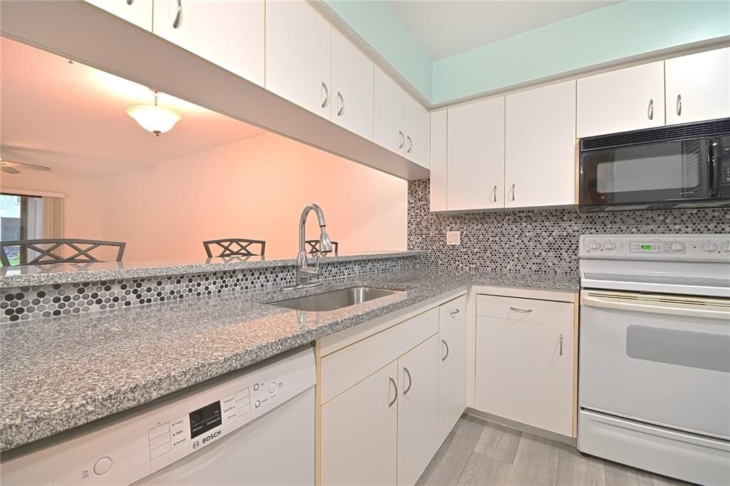 For Sale: $355,000 (2 beds, 2 baths, 1128 Square Feet)