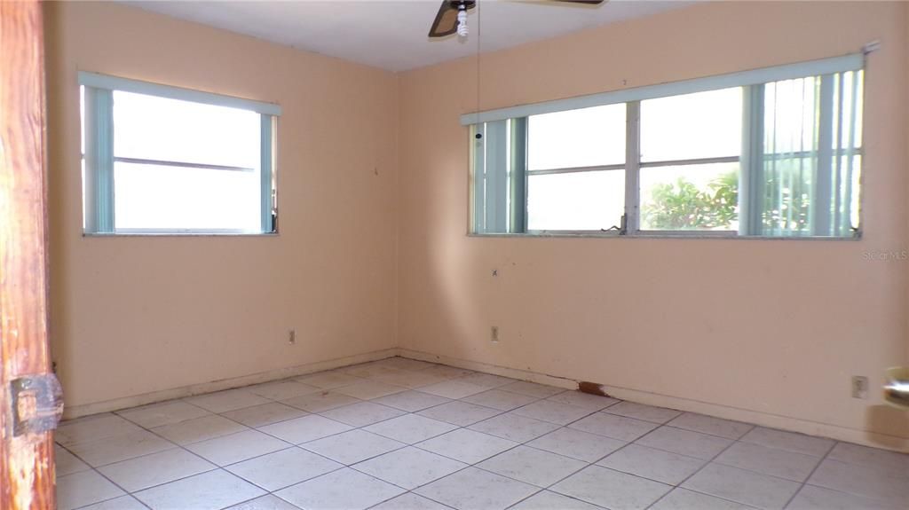 Active With Contract: $179,000 (2 beds, 2 baths, 1428 Square Feet)