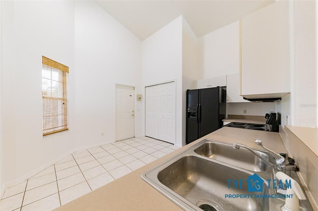 For Rent: $2,200 (3 beds, 2 baths, 1423 Square Feet)