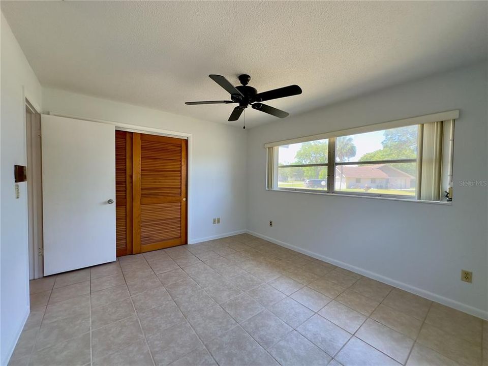 Active With Contract: $179,900 (2 beds, 1 baths, 945 Square Feet)