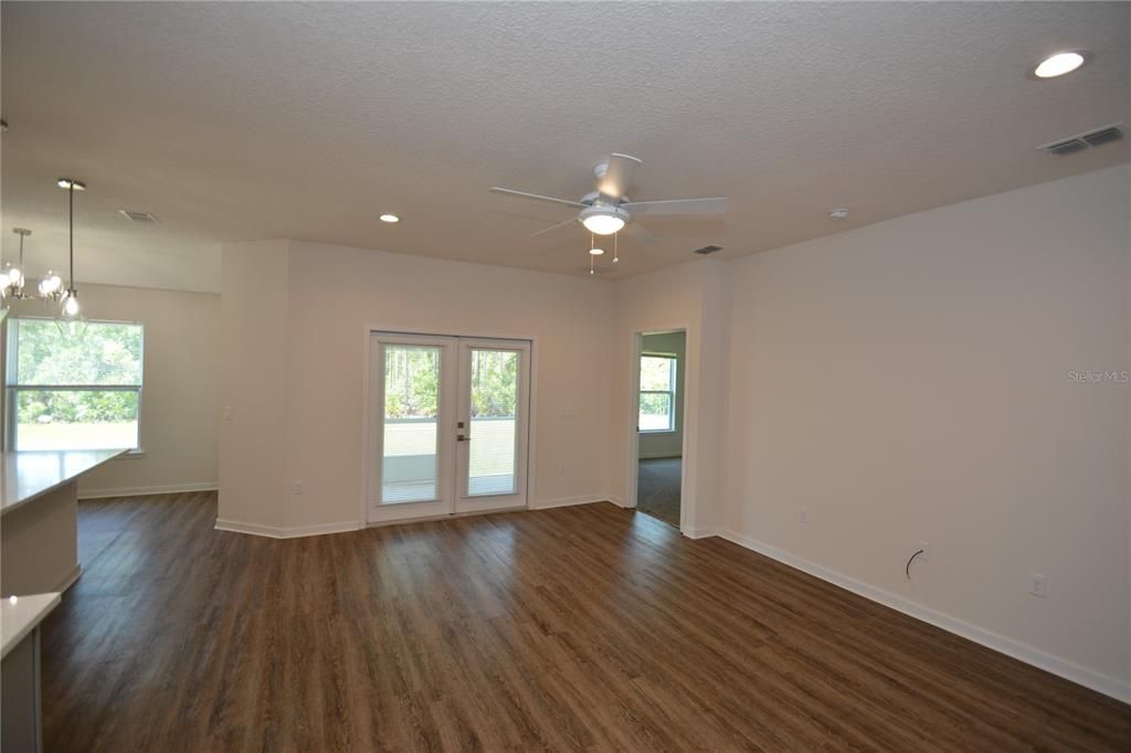 For Rent: $2,100 (3 beds, 2 baths, 1575 Square Feet)