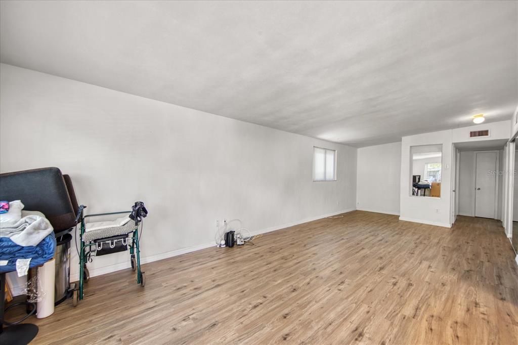 For Sale: $379,000 (3 beds, 1 baths, 1184 Square Feet)