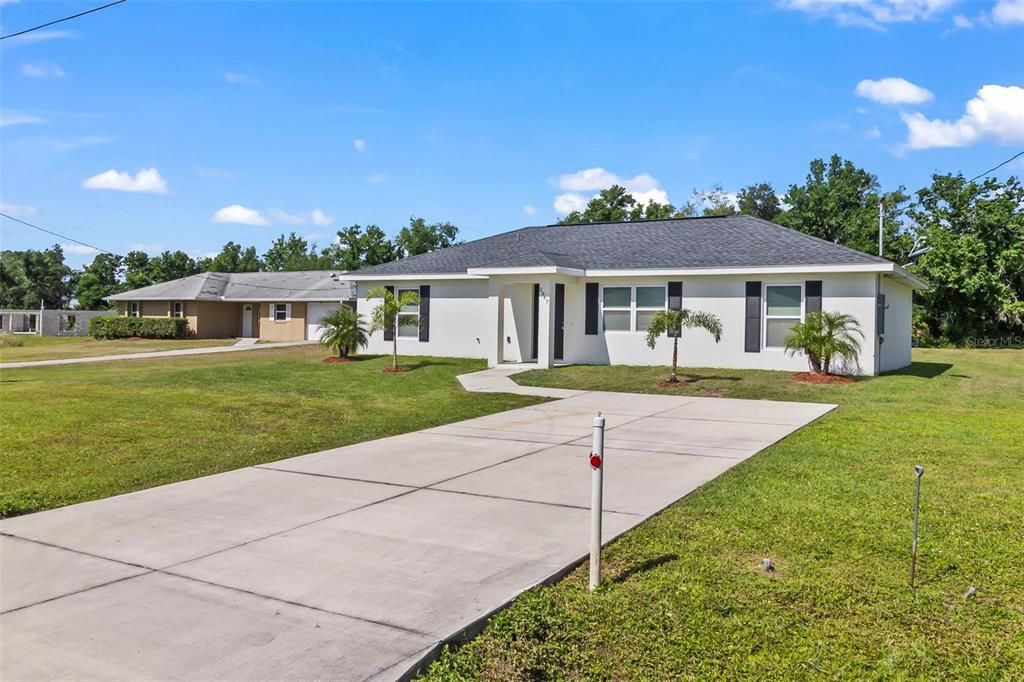 Active With Contract: $299,900 (3 beds, 2 baths, 1300 Square Feet)