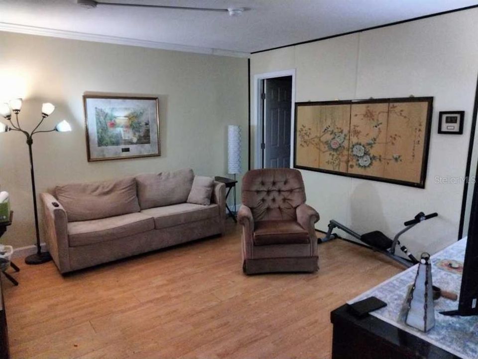 For Sale: $84,500 (1 beds, 1 baths, 876 Square Feet)