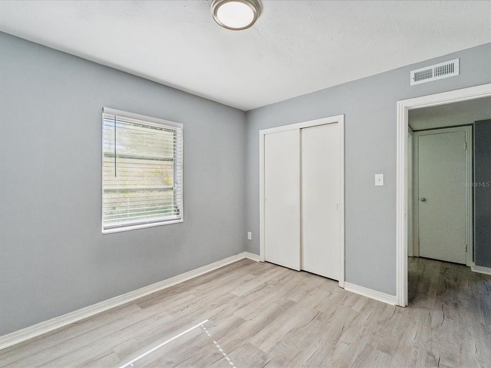 For Sale: $289,900 (2 beds, 1 baths, 883 Square Feet)