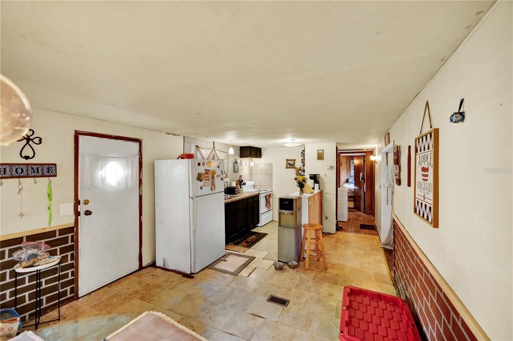 Active With Contract: $62,000 (2 beds, 1 baths, 804 Square Feet)