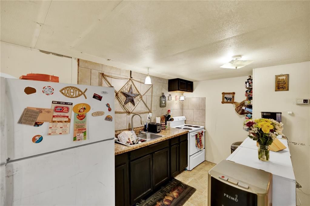 Active With Contract: $62,000 (2 beds, 1 baths, 804 Square Feet)