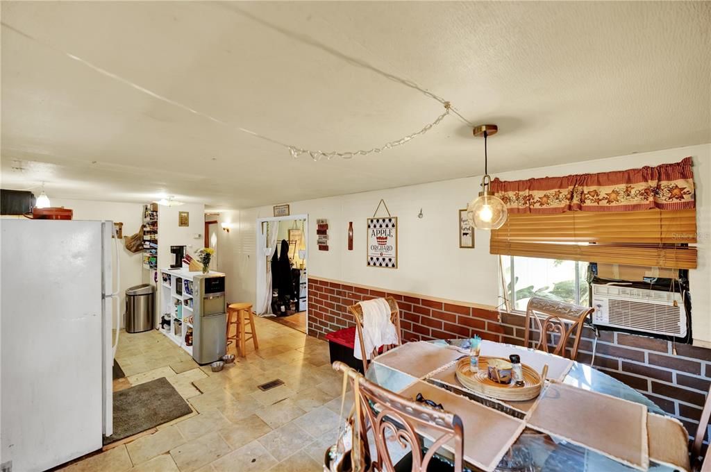 Active With Contract: $62,000 (2 beds, 1 baths, 804 Square Feet)