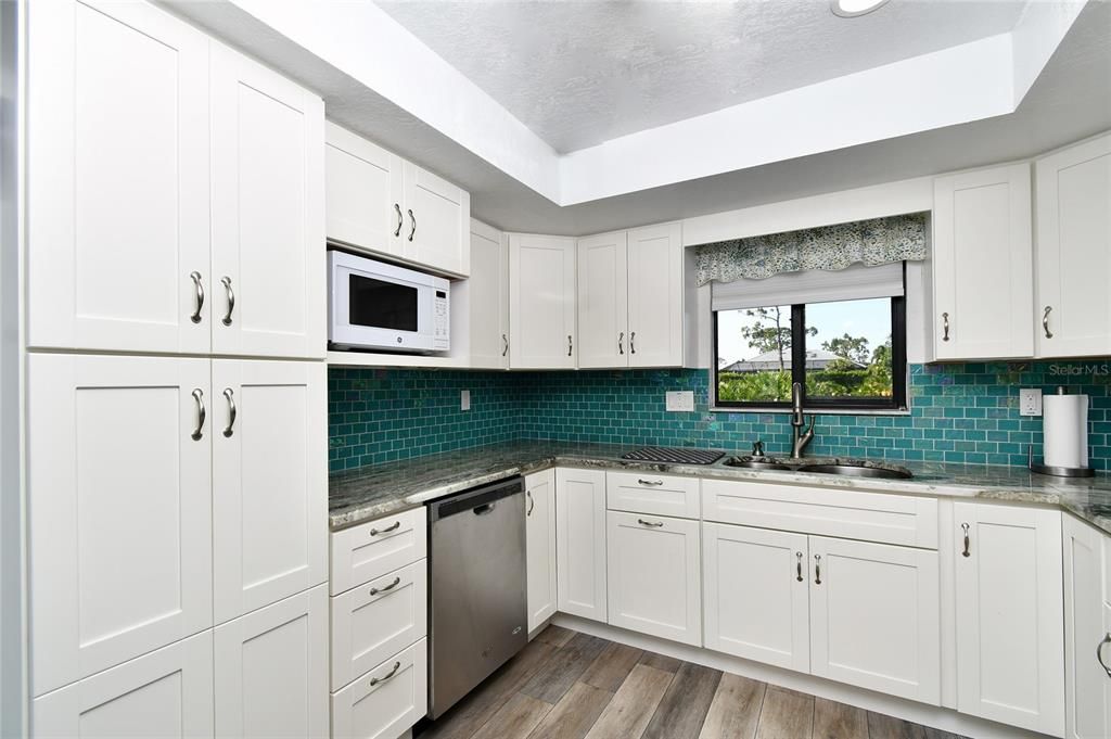 For Sale: $285,000 (2 beds, 2 baths, 1347 Square Feet)