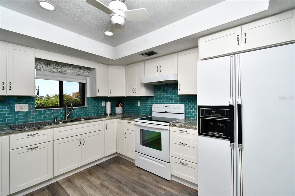 For Sale: $285,000 (2 beds, 2 baths, 1347 Square Feet)