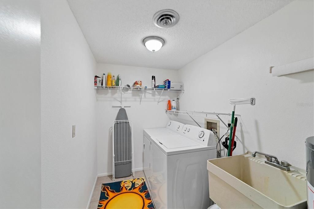 Active With Contract: $399,000 (2 beds, 2 baths, 1400 Square Feet)