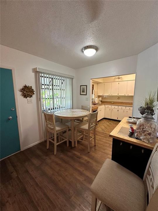 For Sale: $334,000 (2 beds, 2 baths, 1215 Square Feet)