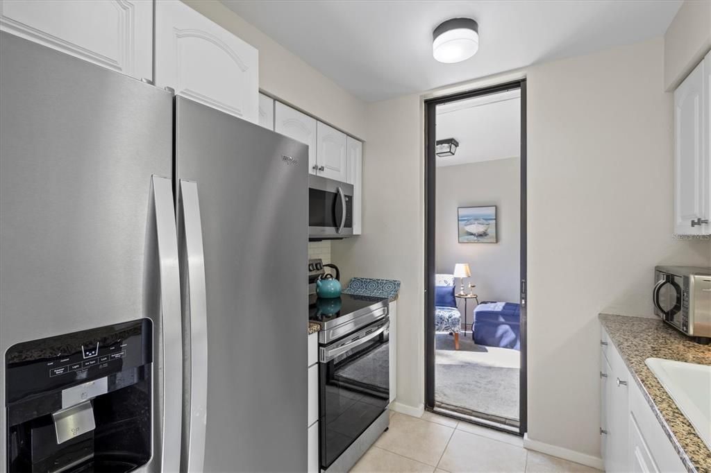 For Sale: $229,900 (1 beds, 1 baths, 774 Square Feet)