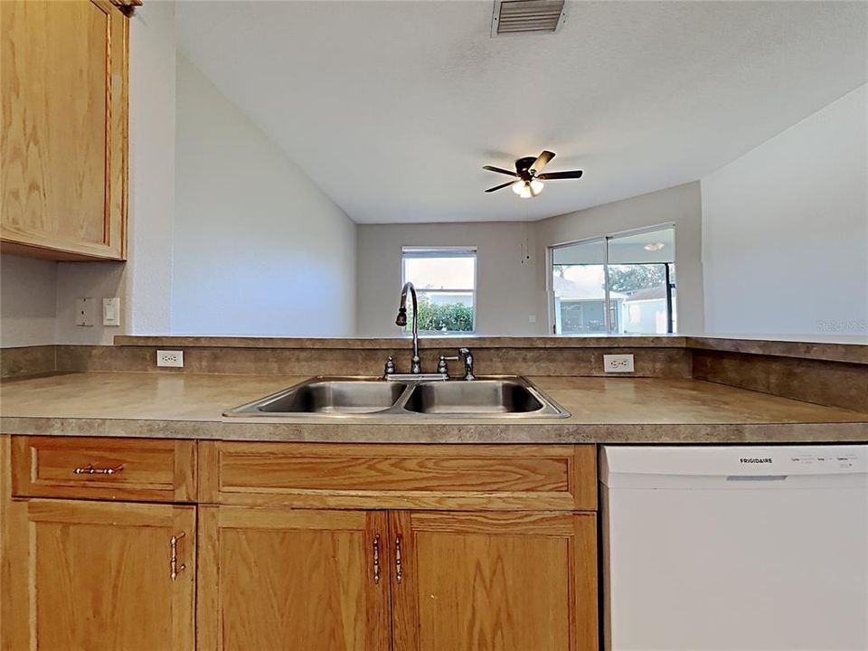 For Rent: $2,455 (3 beds, 2 baths, 1797 Square Feet)