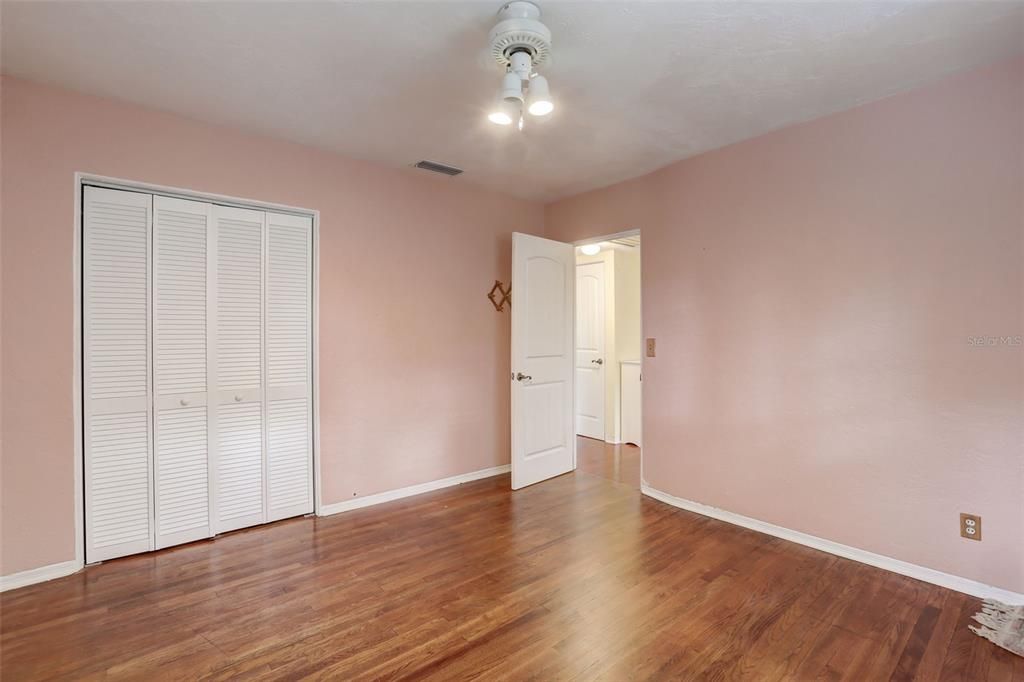 For Sale: $375,000 (2 beds, 1 baths, 1192 Square Feet)