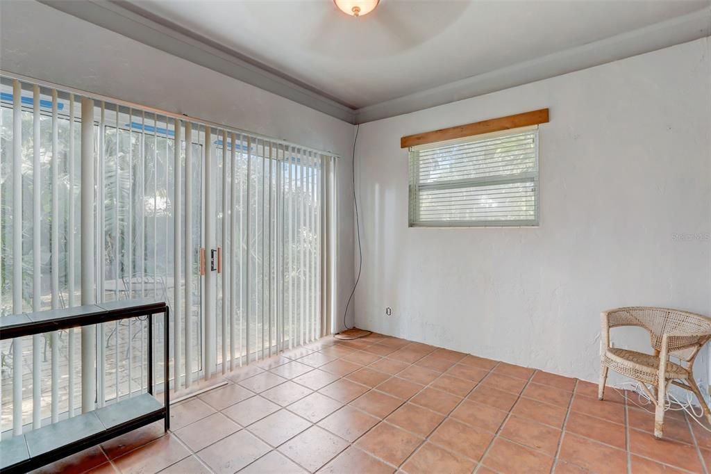 For Sale: $375,000 (2 beds, 1 baths, 1192 Square Feet)