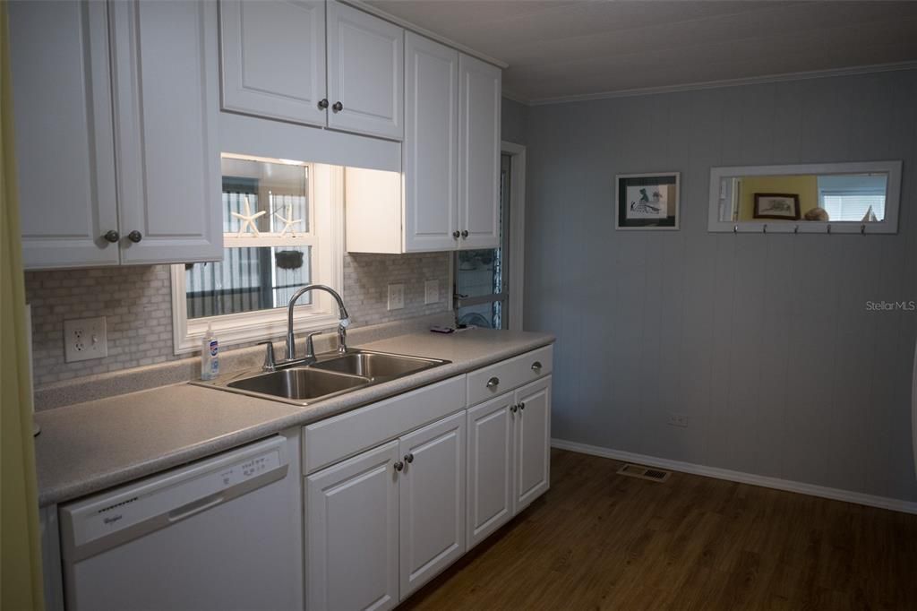 For Sale: $185,000 (2 beds, 2 baths, 1200 Square Feet)