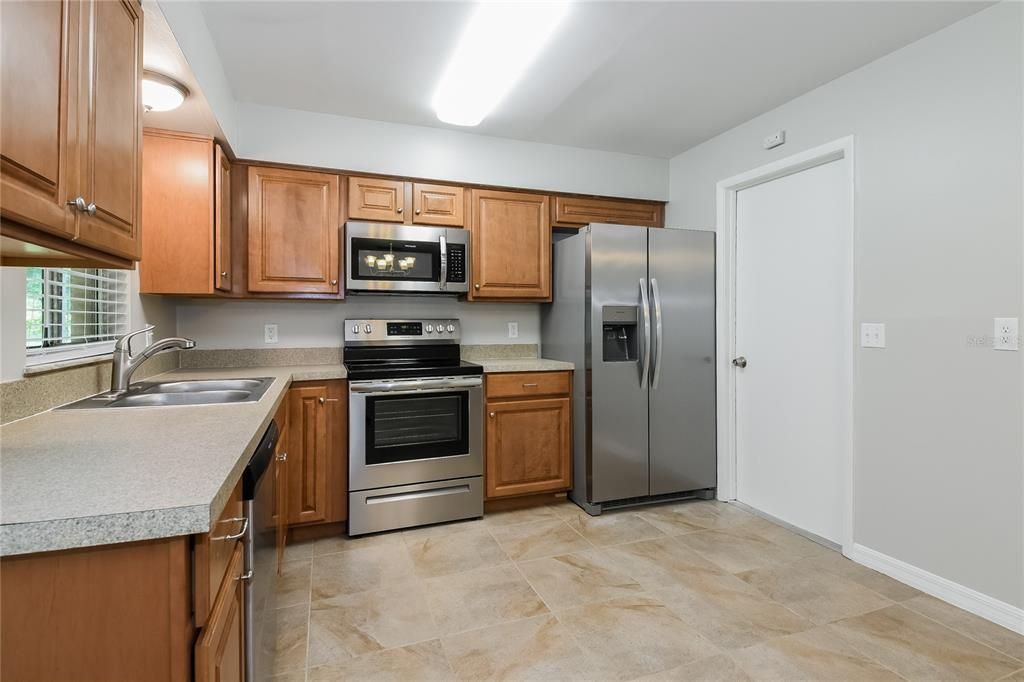 For Rent: $2,195 (3 beds, 2 baths, 1416 Square Feet)