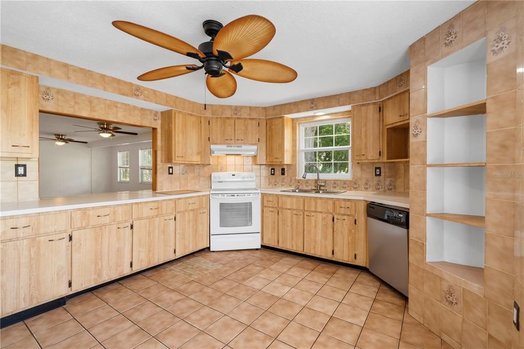 For Sale: $279,900 (3 beds, 2 baths, 1768 Square Feet)